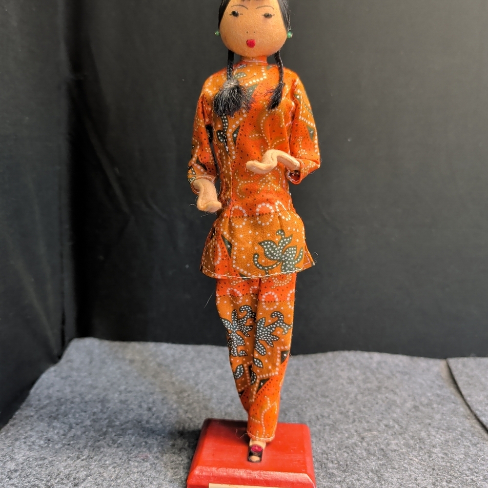 Vintage Kuala Lumpur Malaysia collectable costume fashion woman doll